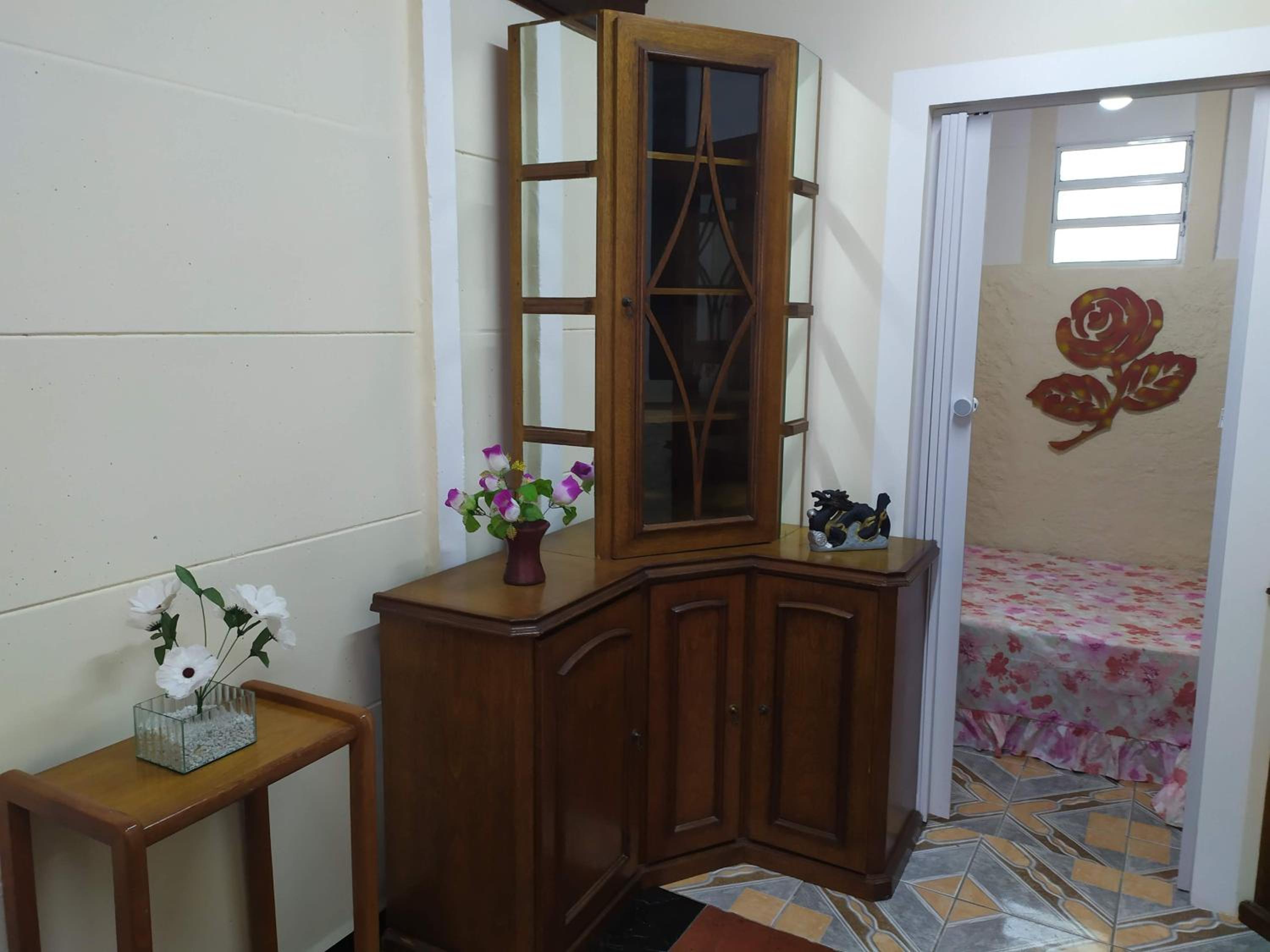 Pousada-Flat-Kitnet Mobiliada c Sala e 40m2 de conforto