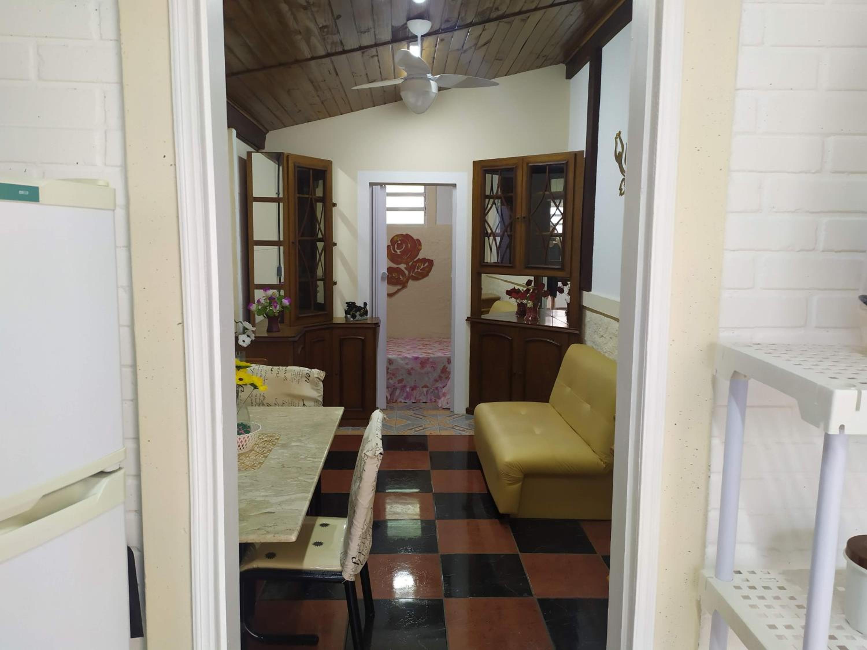 Pousada-Flat-Kitnet Mobiliada c Sala e 40m2 de conforto