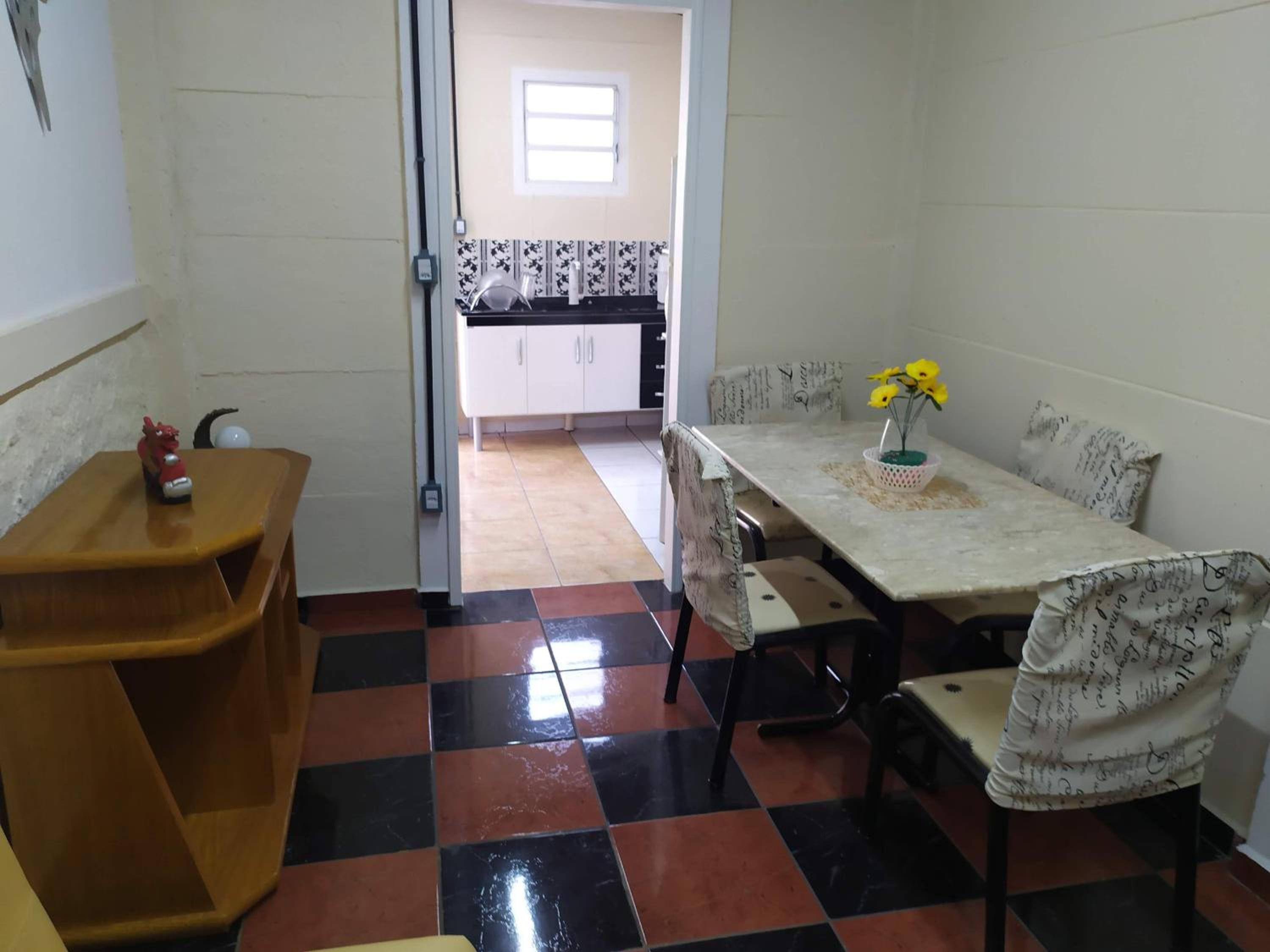 Pousada-Flat-Kitnet Mobiliada c Sala e 40m2 de conforto