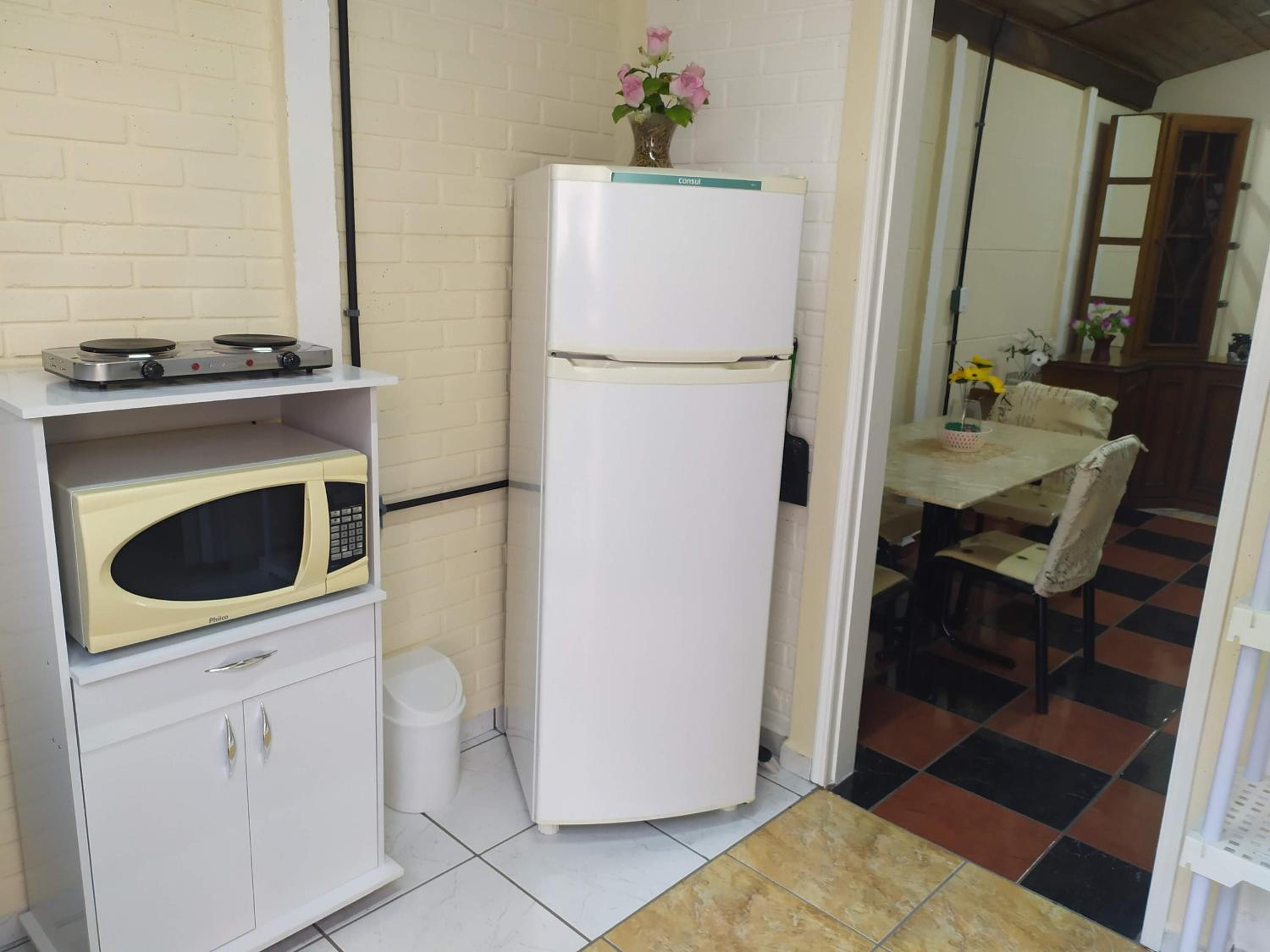 Pousada-Flat-Kitnet Mobiliada c Sala e 40m2 de conforto