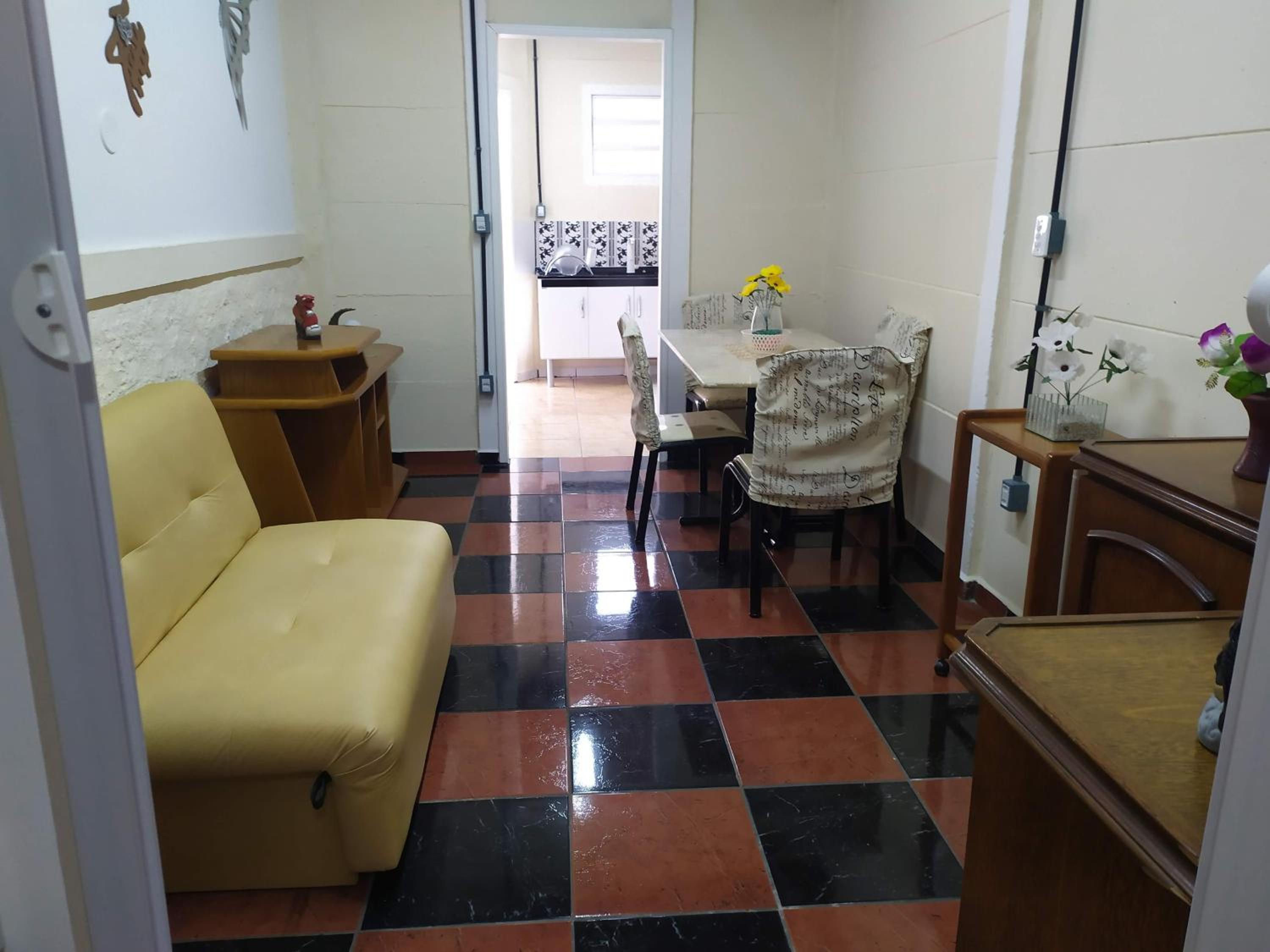Pousada-Flat-Kitnet Mobiliada c Sala e 40m2 de conforto