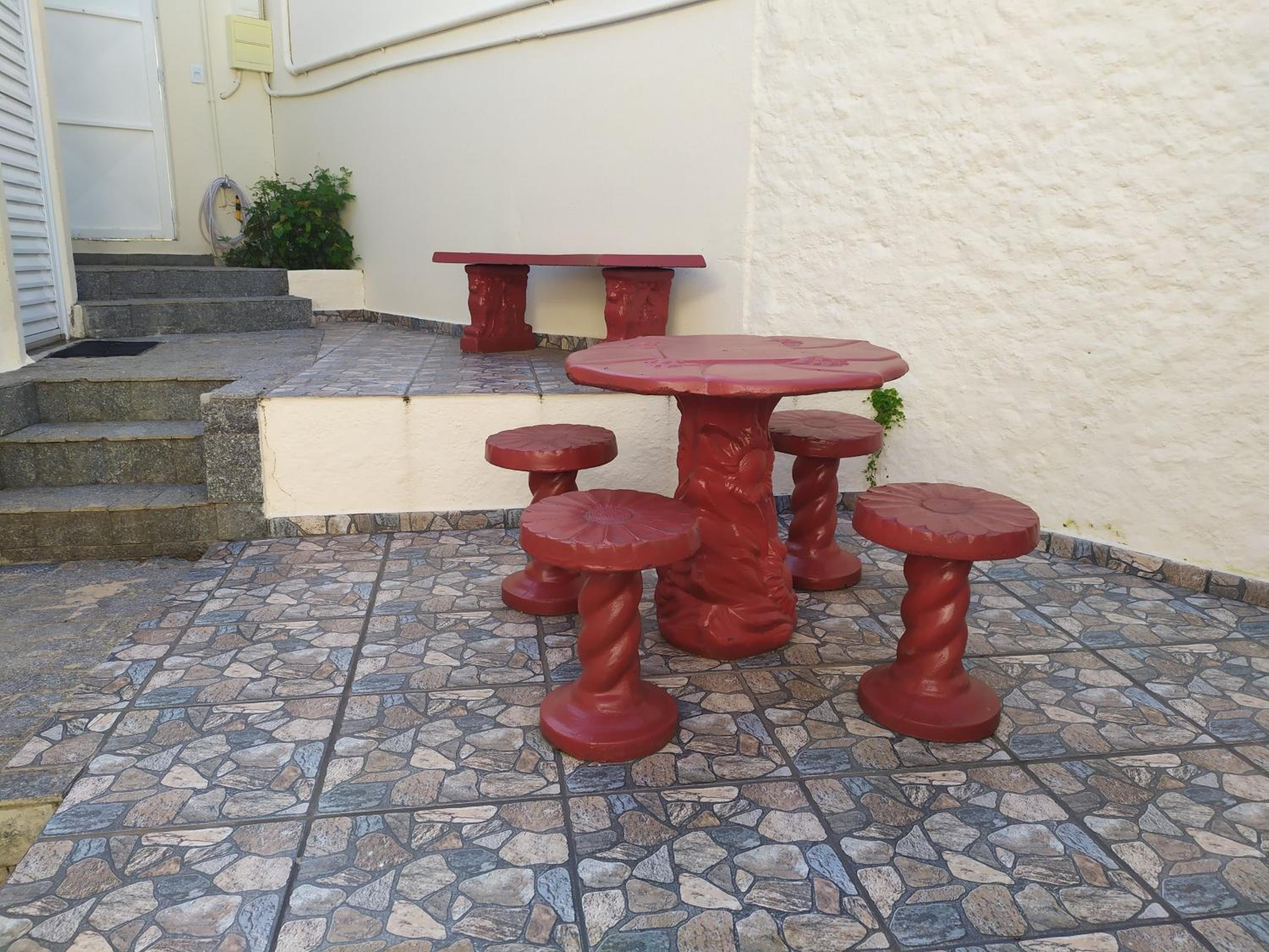 Pousada-Flat-Kitnet Mobiliada c Sala e 40m2 de conforto