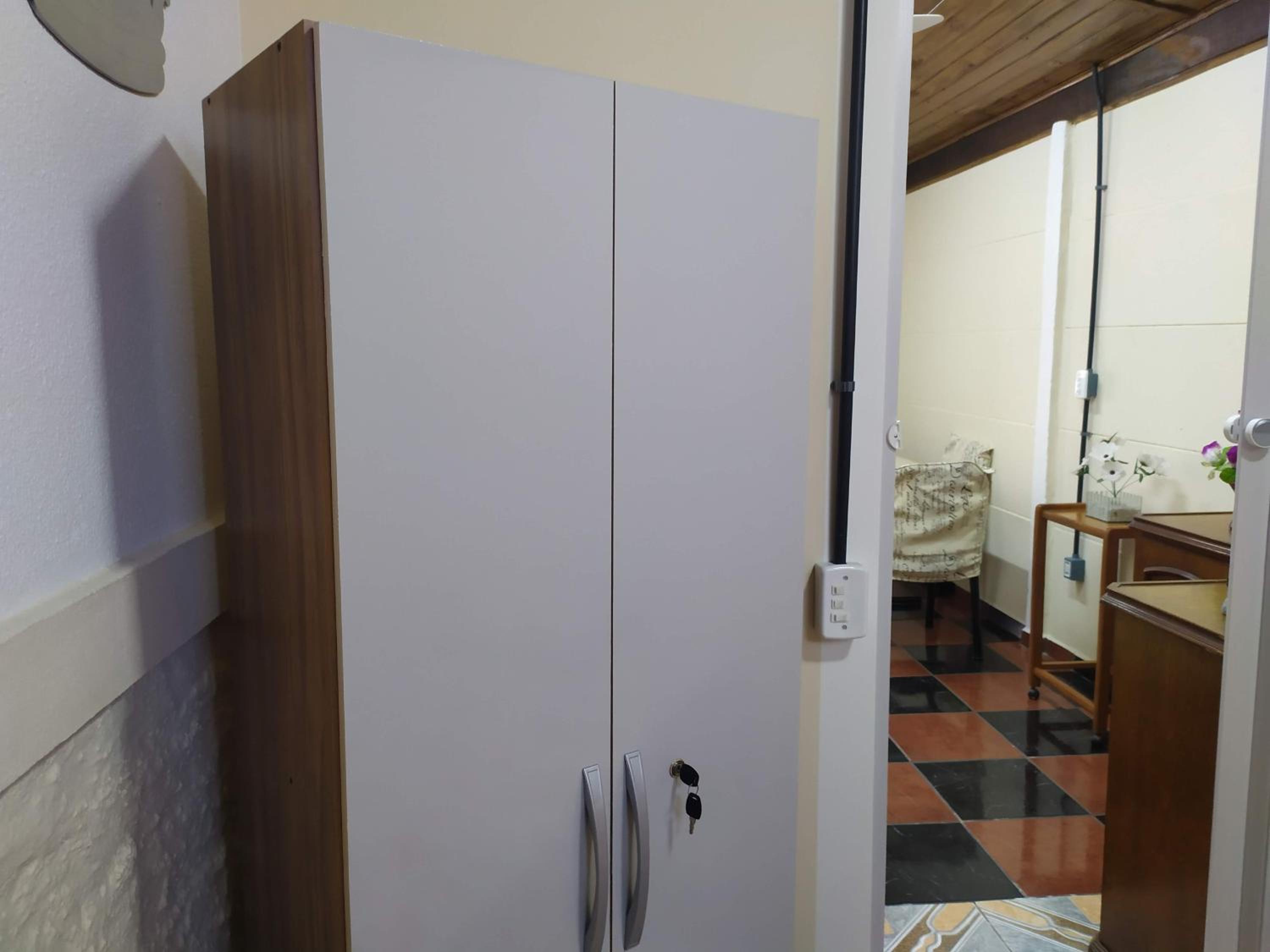 Pousada-Flat-Kitnet Mobiliada c Sala e 40m2 de conforto