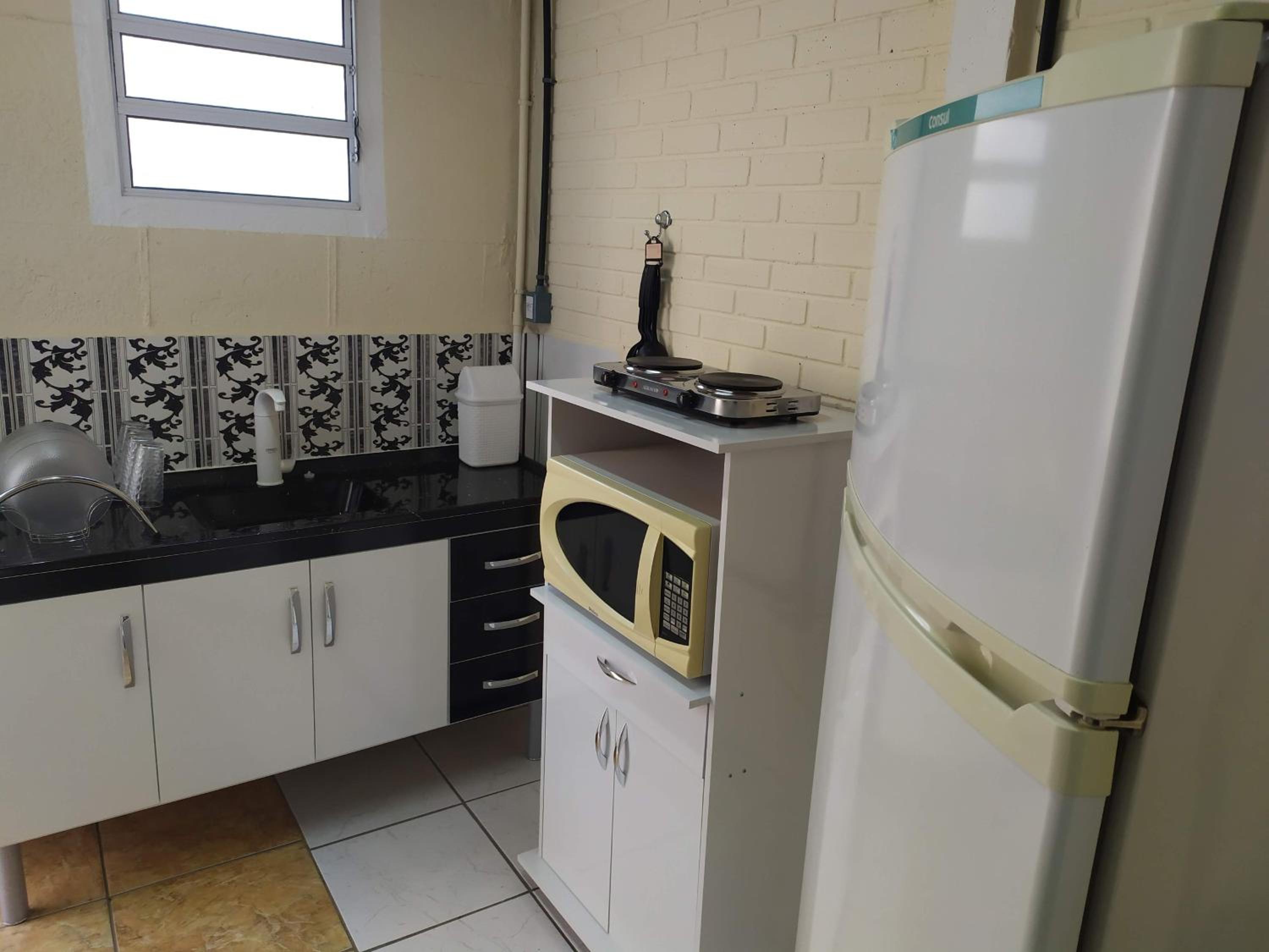 Pousada-Flat-Kitnet Mobiliada c Sala e 40m2 de conforto