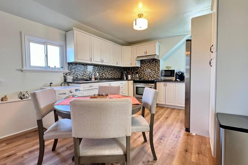Near the Falls Two Bedroom - 5 min Walk to Clifton