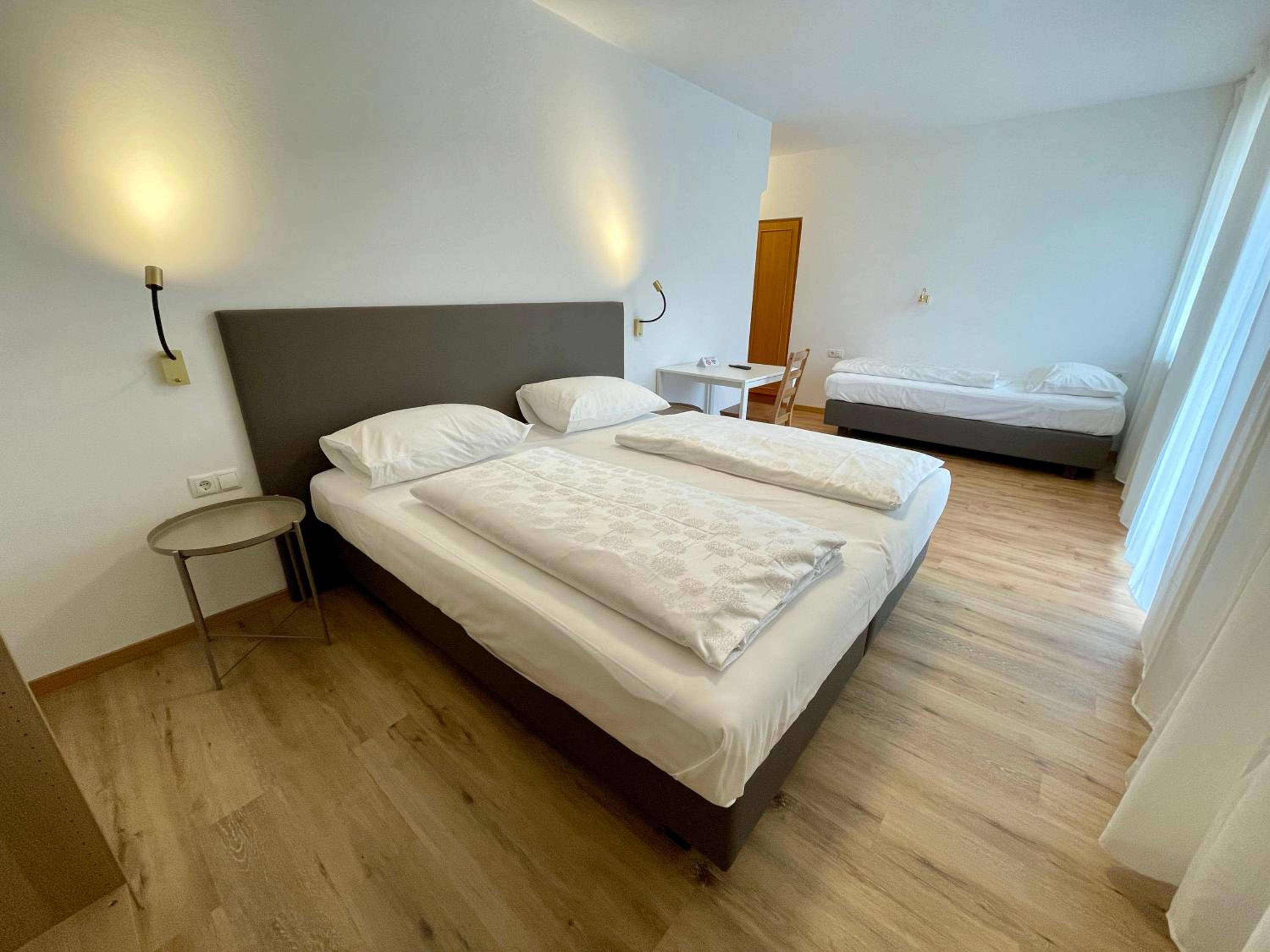 B&B Transit Rooms - Your Stopover, Free Parking view 3