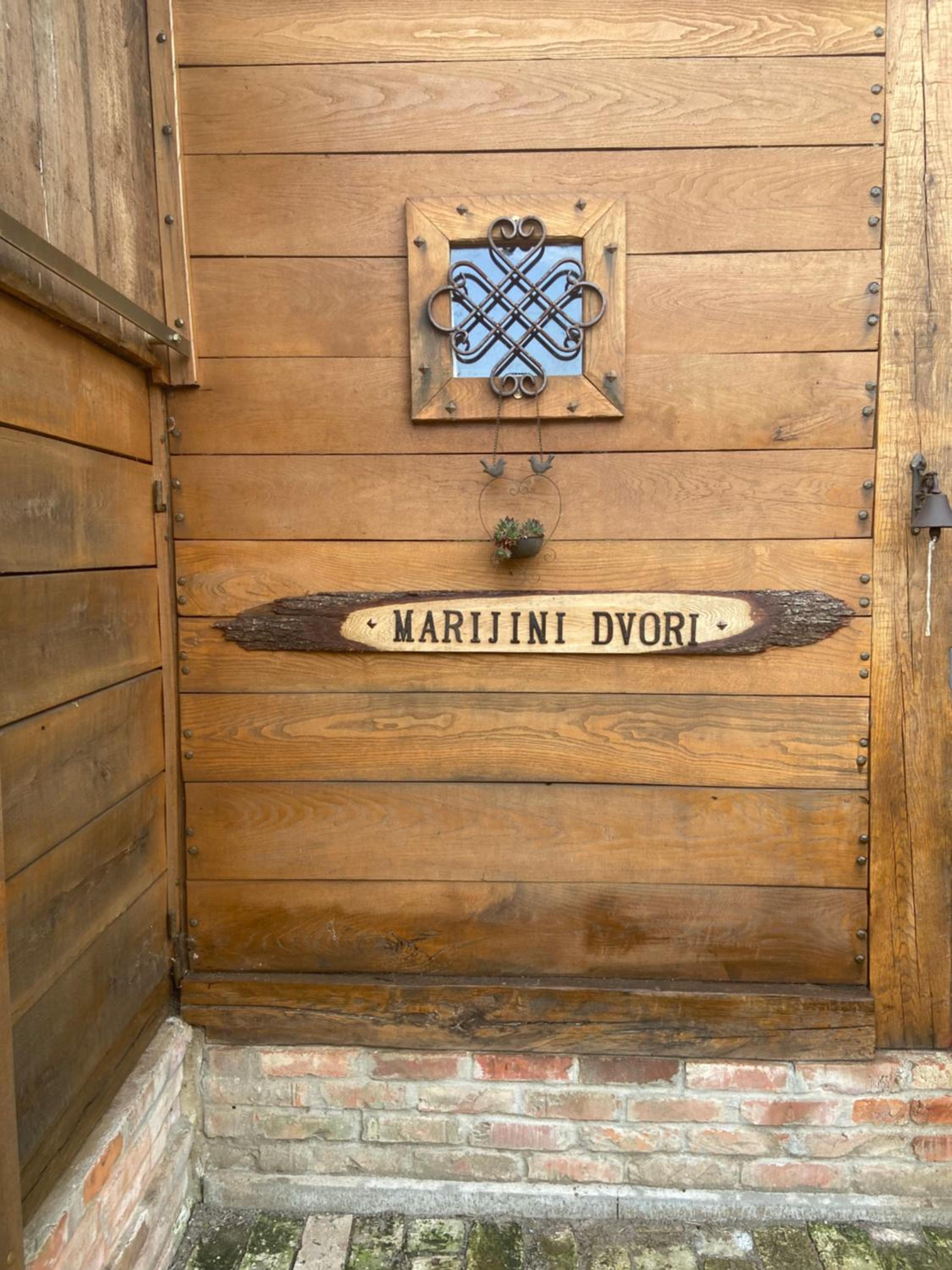 Marijini dvori