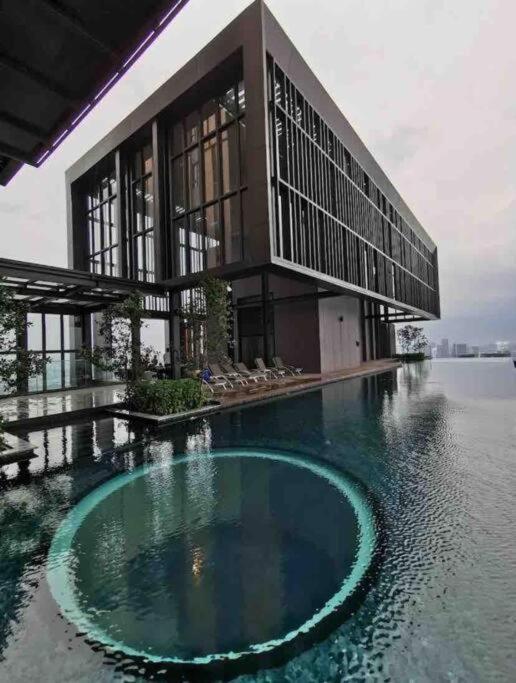 Lucentia Residence World Class Facilities Apartment Infinity Pool Stunning View