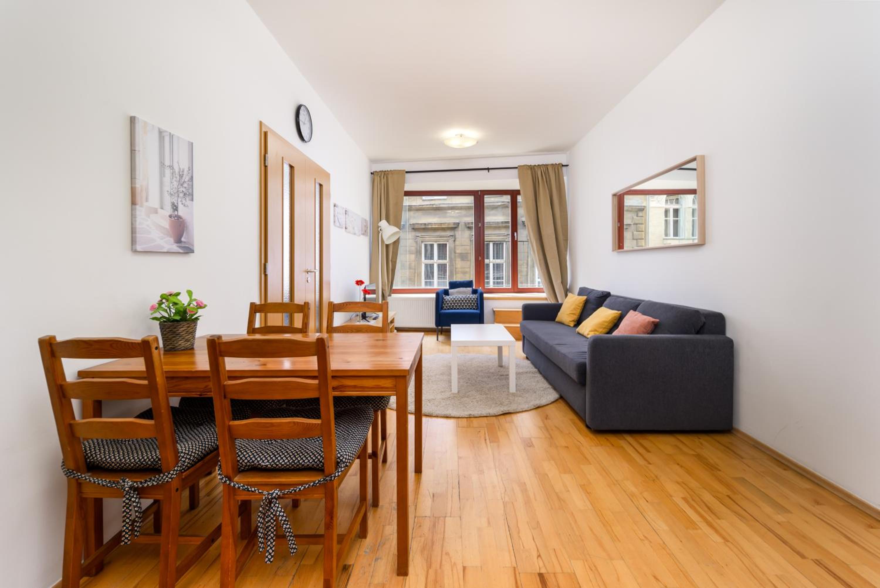 Basilica Apartment in Heart of City view 5