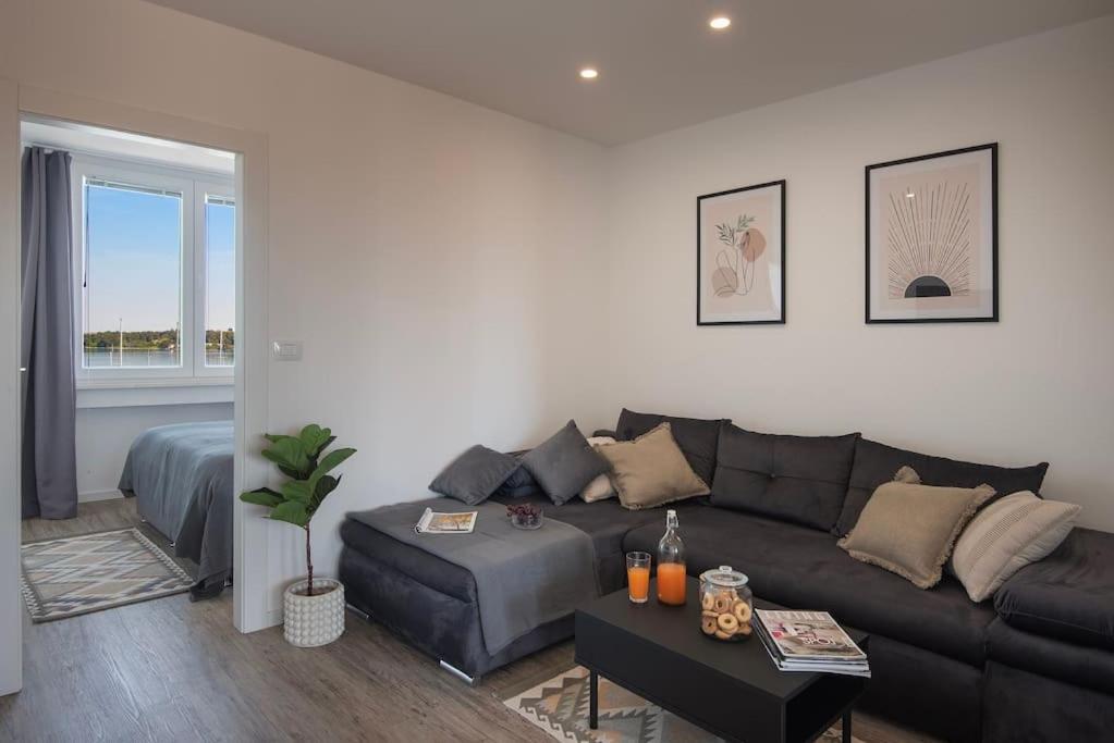 Harbor View Apartment