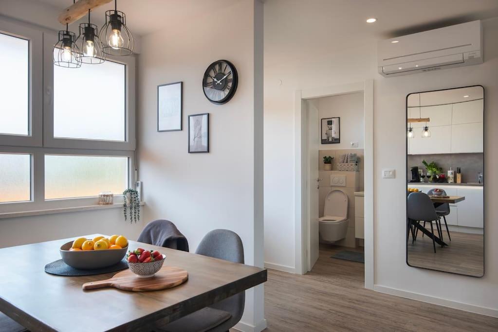 Harbor View Apartment