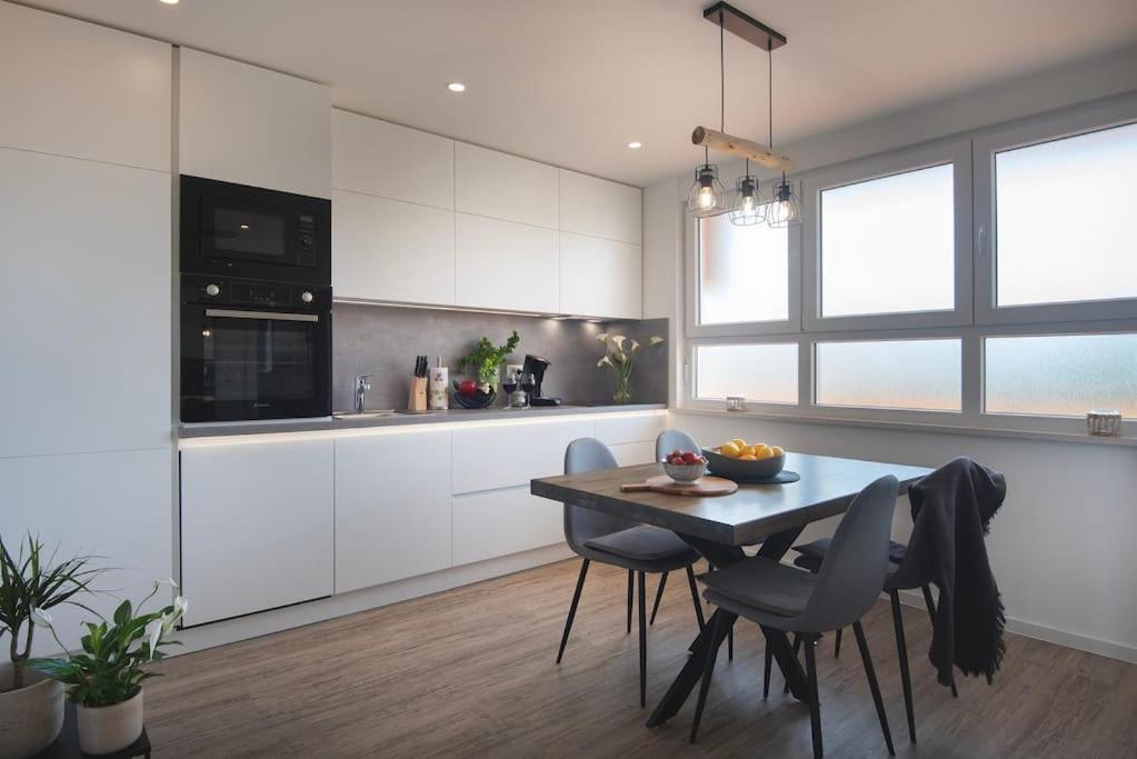 Harbor View Apartment