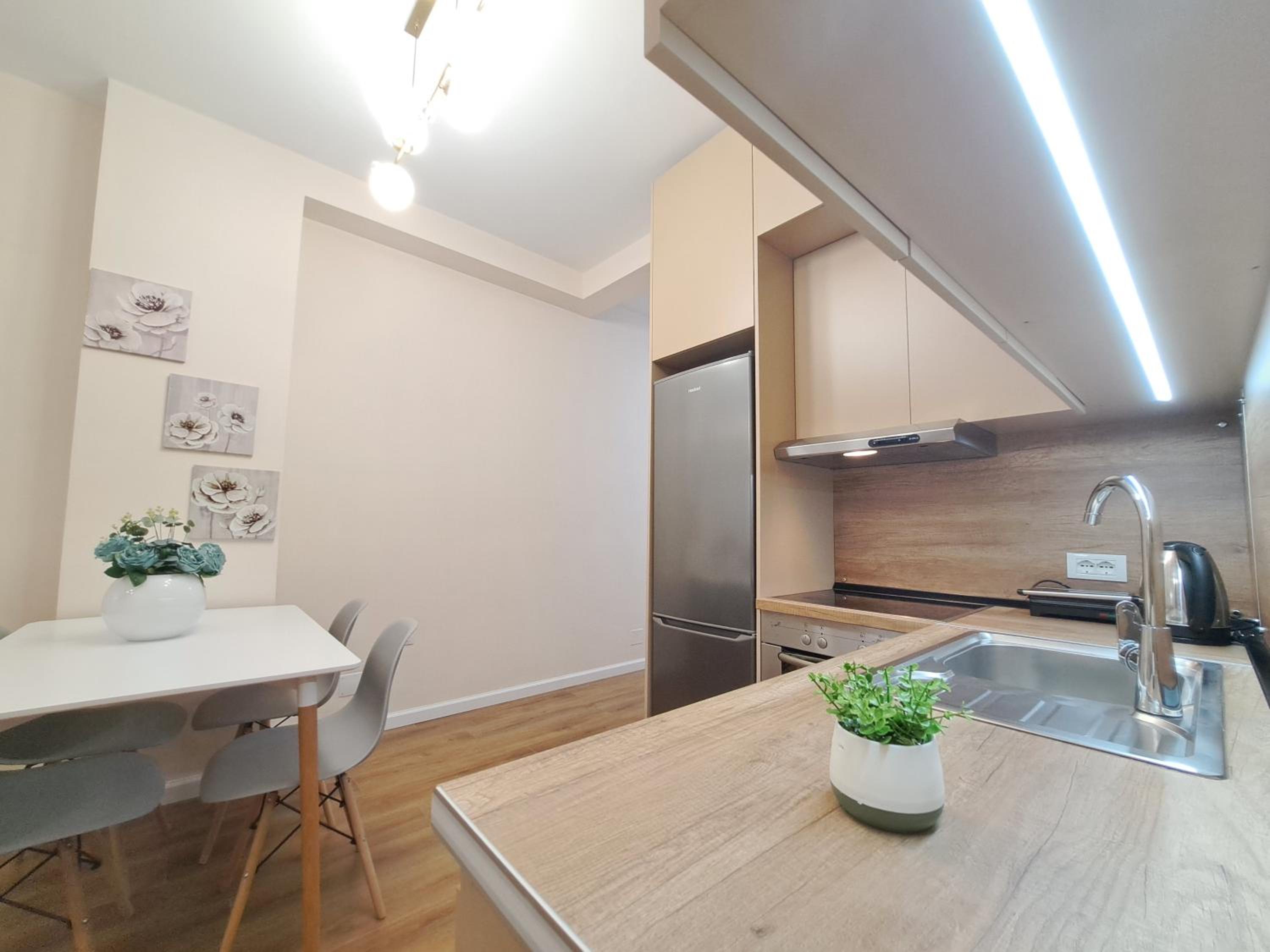 Bazaar Central Loft ( Pazari Ri , 2 bedroom Apt )