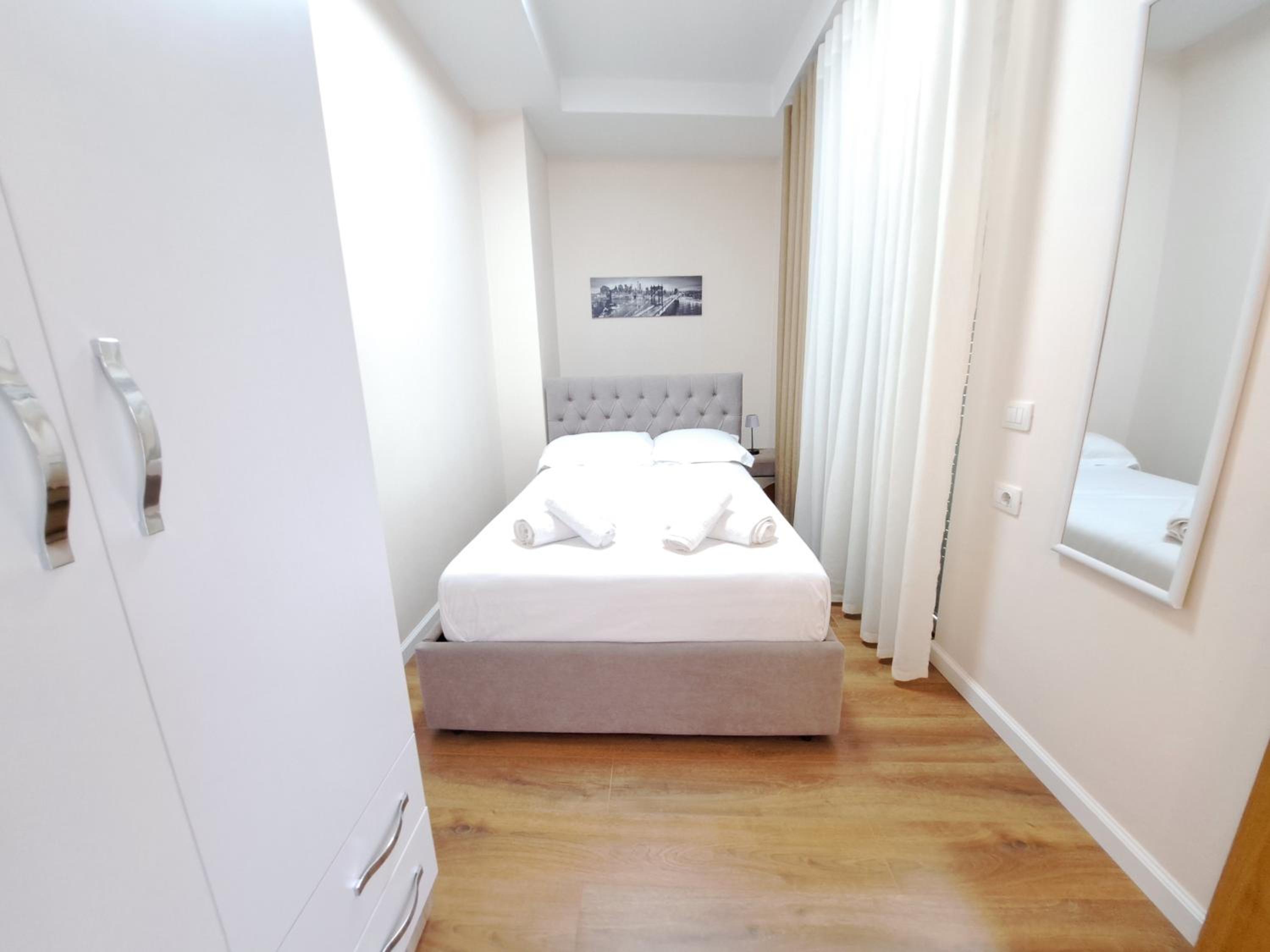 Bazaar Central Loft ( Pazari Ri , 2 bedroom Apt )