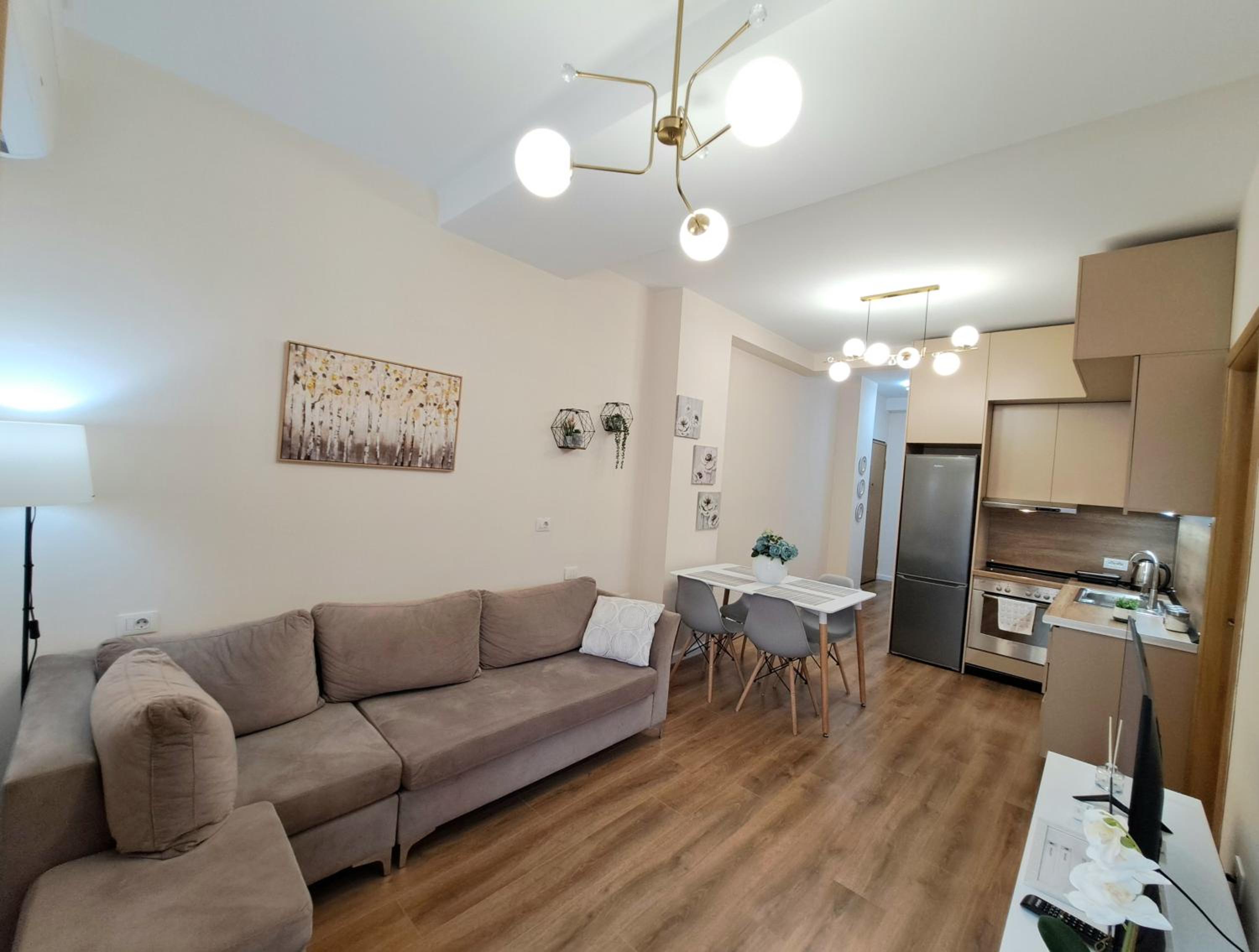 Bazaar Central Loft ( Pazari Ri , 2 bedroom Apt )