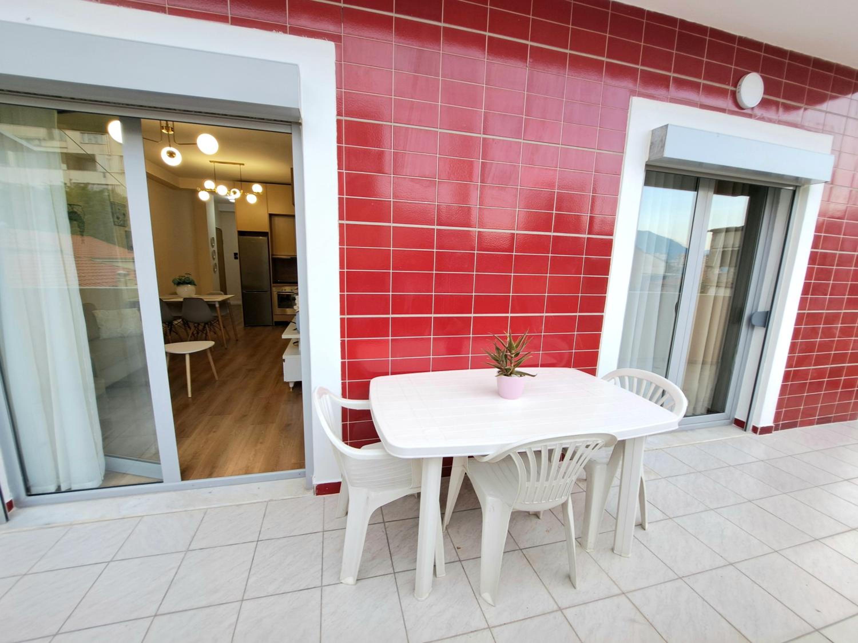 Bazaar Central Loft ( Pazari Ri , 2 bedroom Apt )