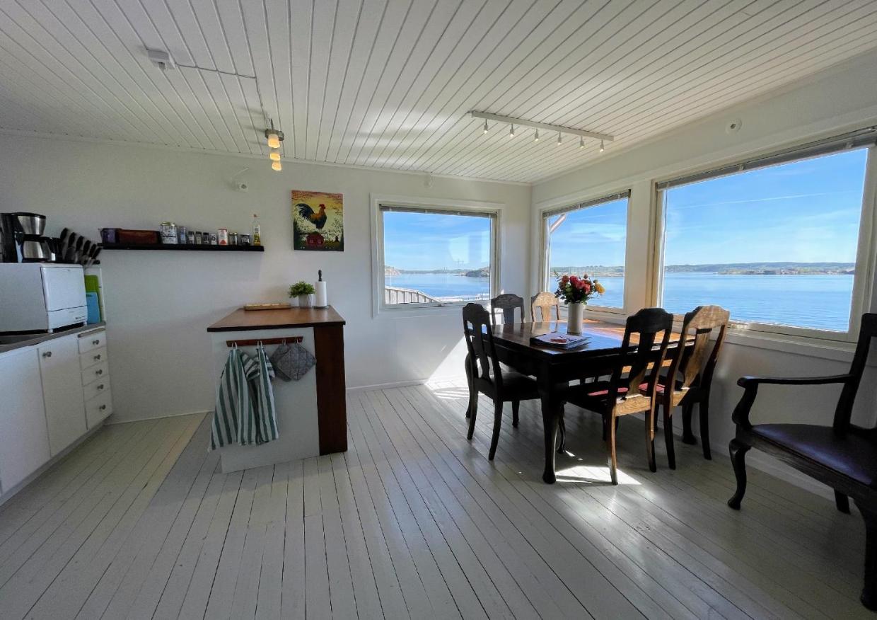 Cabin at the sea close to public beach with a jumpingtower view 3
