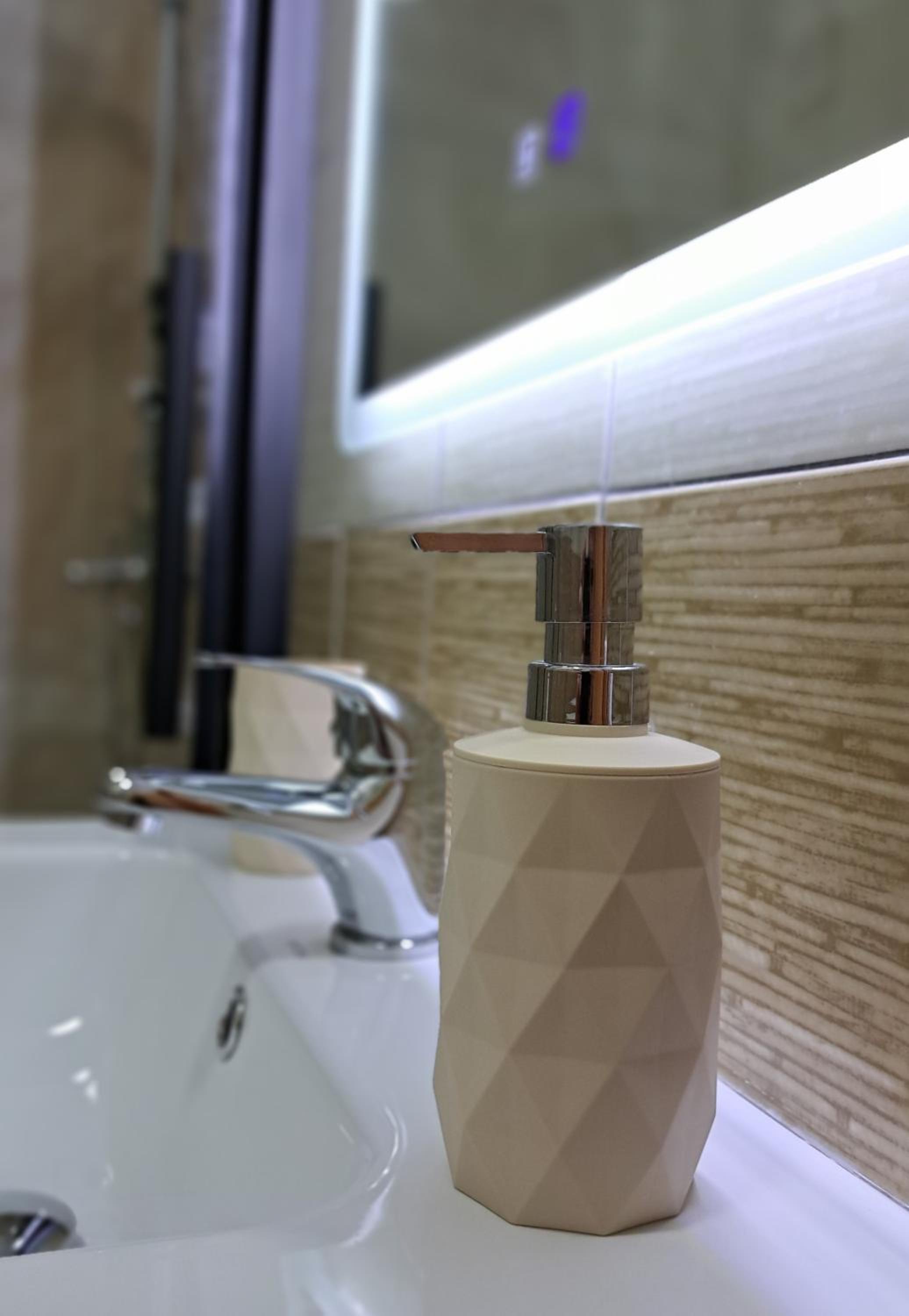 Bazaar Central Loft ( Pazari Ri , 2 bedroom Apt )