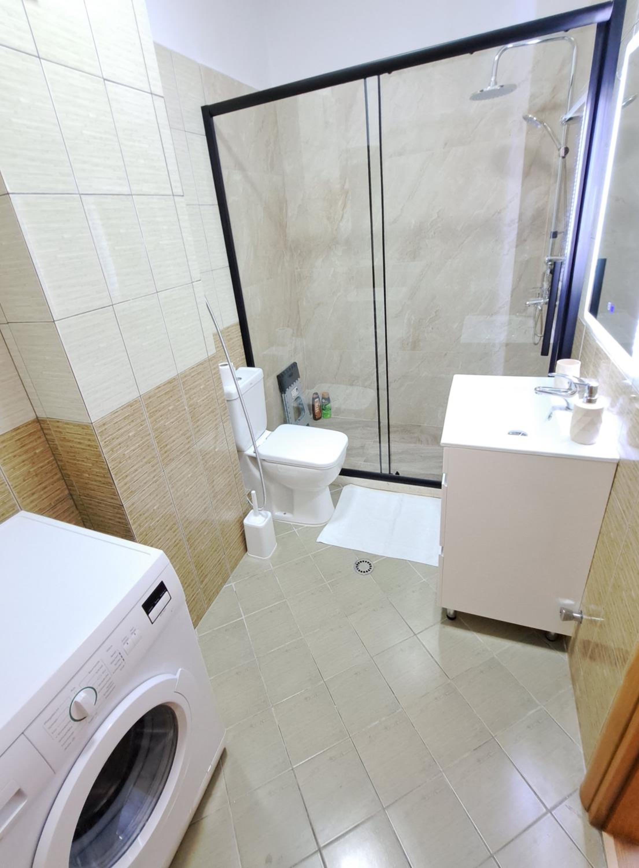 Bazaar Central Loft ( Pazari Ri , 2 bedroom Apt )