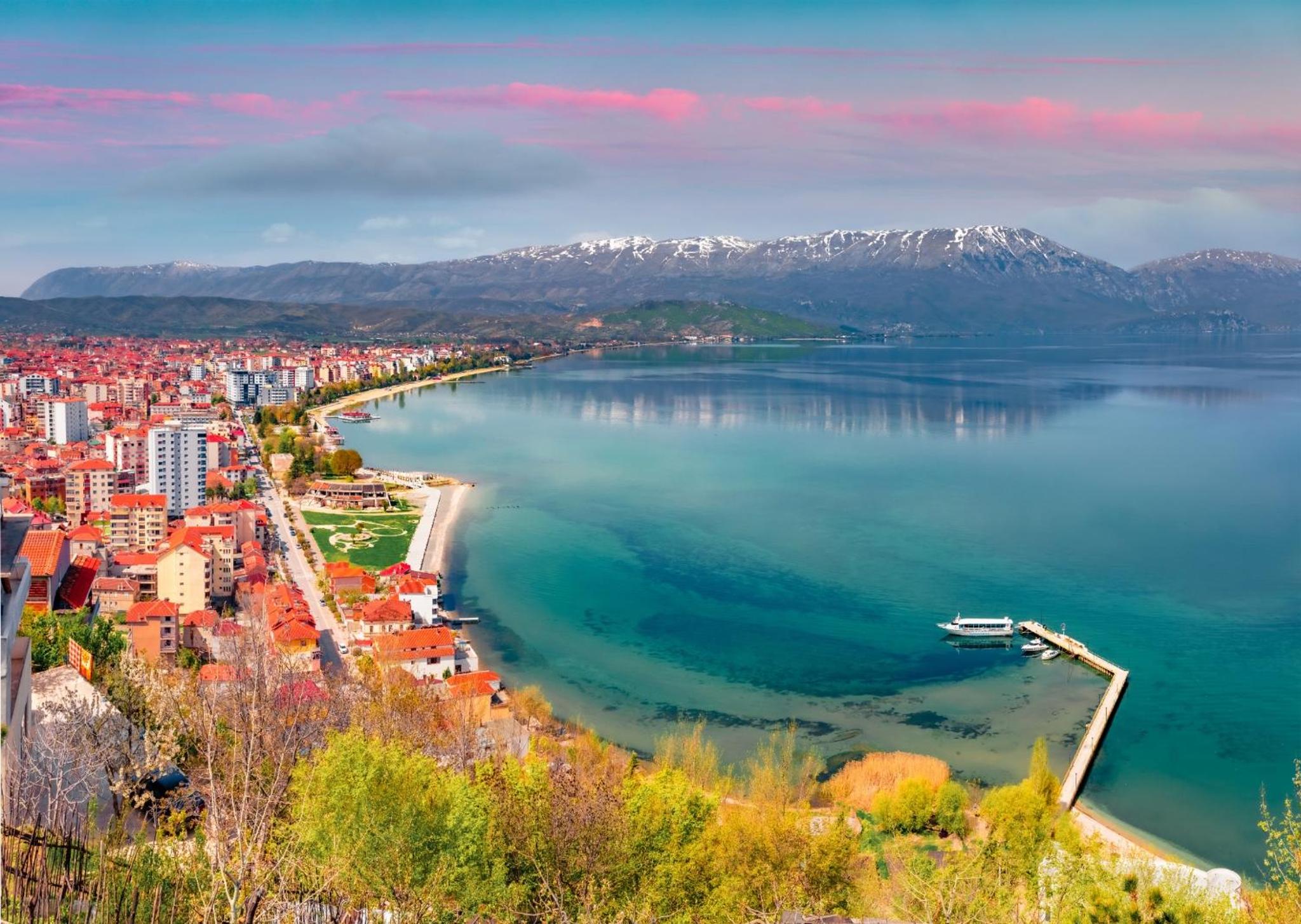 Luxury Lakeview Apartment in Pogradec