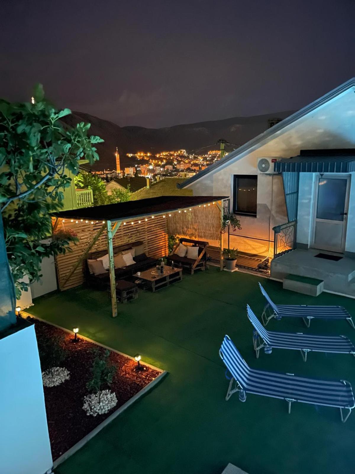 Hills Holiday House
