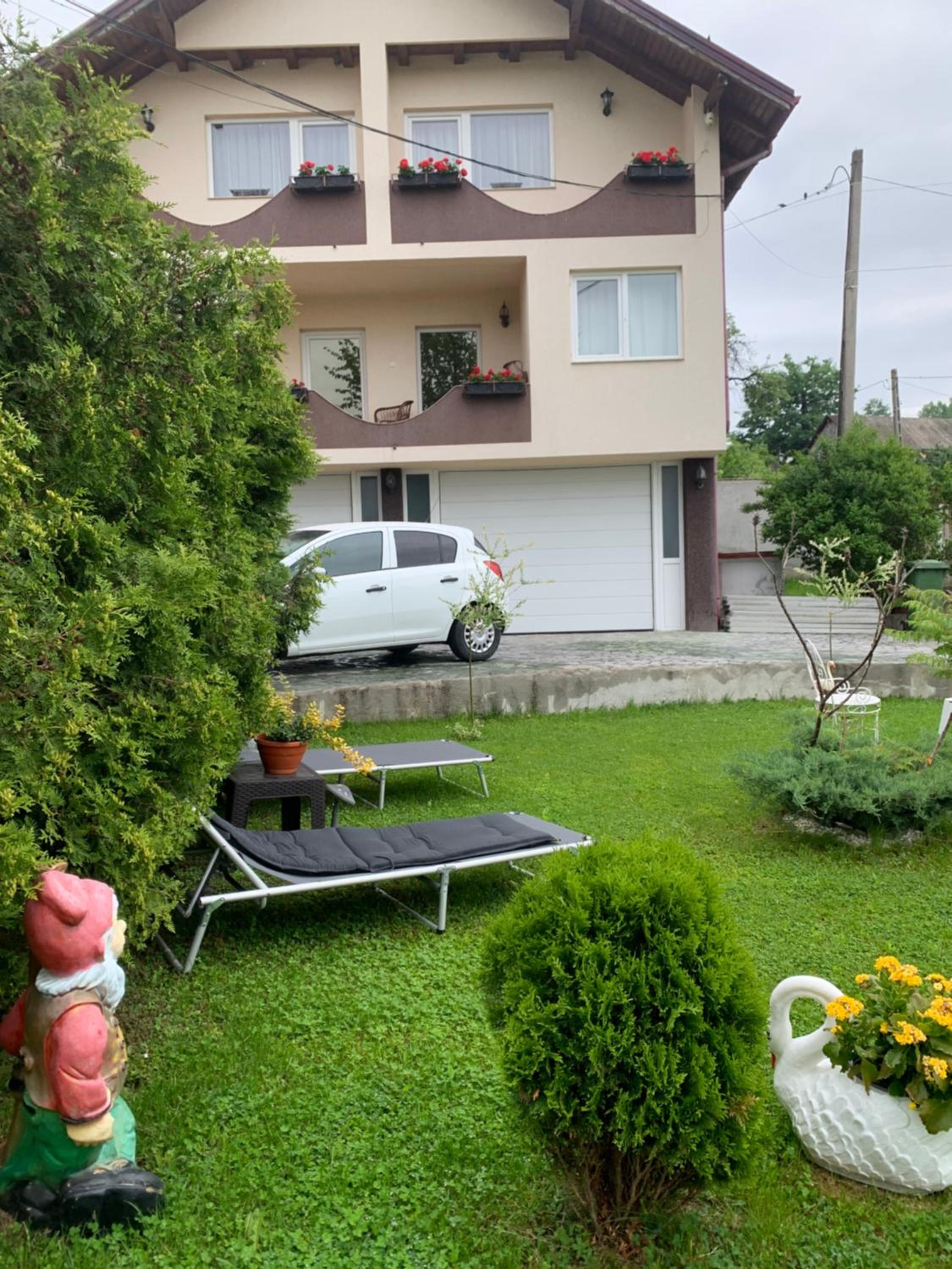 Casa Paunescu view 2
