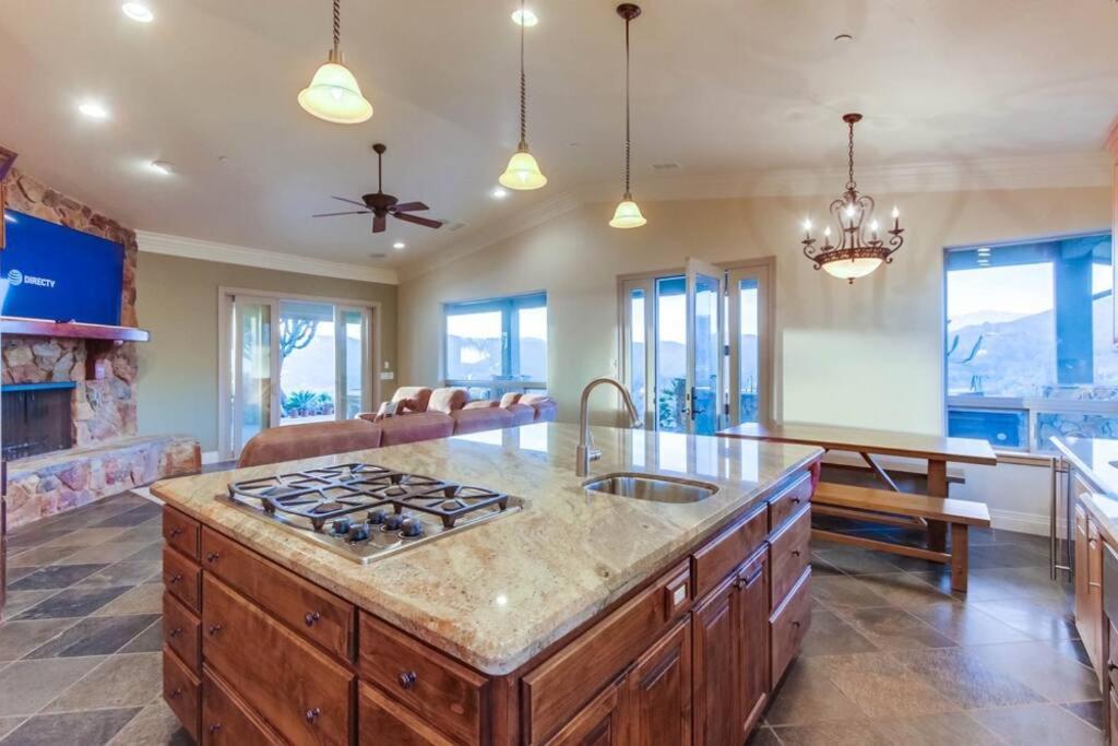 Gorgeous Private Estate with Pool & Pickleball Court