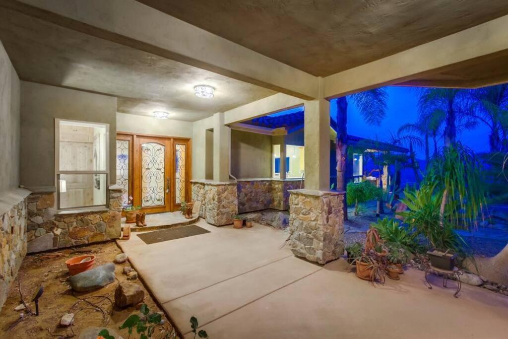 Gorgeous Private Estate with Pool & Pickleball Court