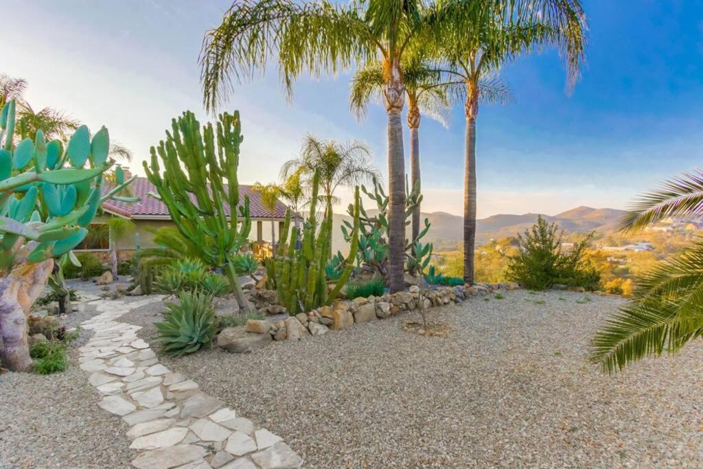 Gorgeous Private Estate with Pool & Pickleball Court