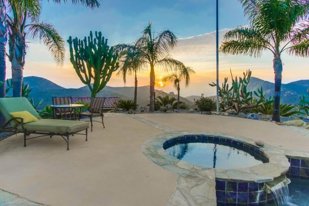 Gorgeous Private Estate with Pool & Pickleball Court