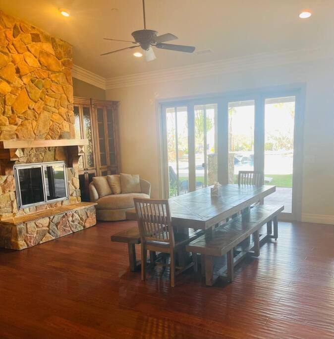 Gorgeous Private Estate with Pool & Pickleball Court