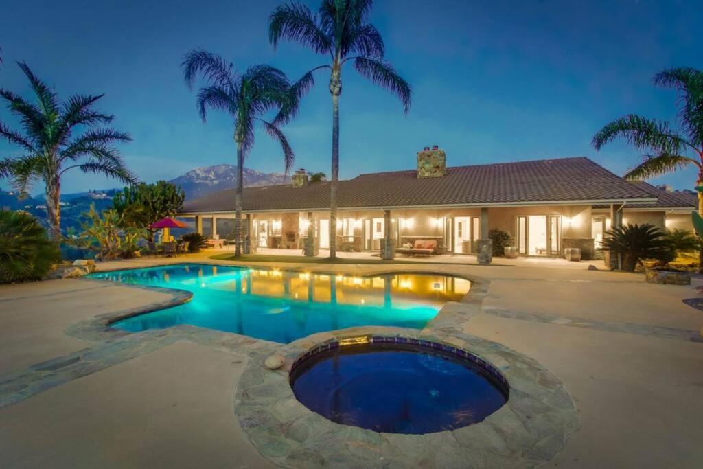 Gorgeous Private Estate with Pool & Pickleball Court