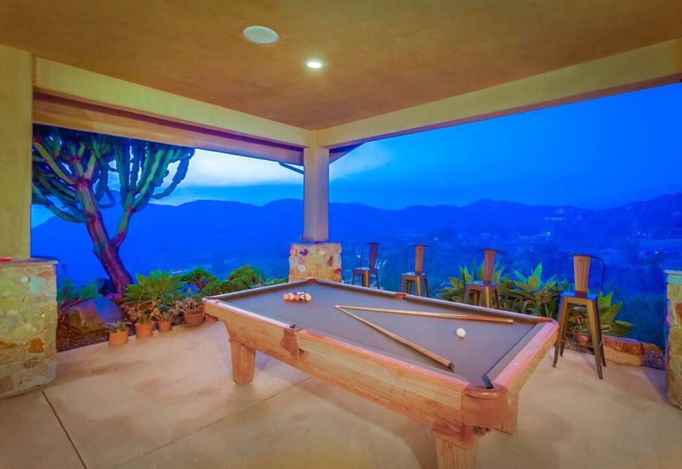 Gorgeous Private Estate with Pool & Pickleball Court