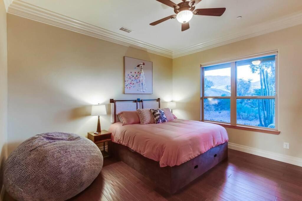 Gorgeous Private Estate with Pool & Pickleball Court