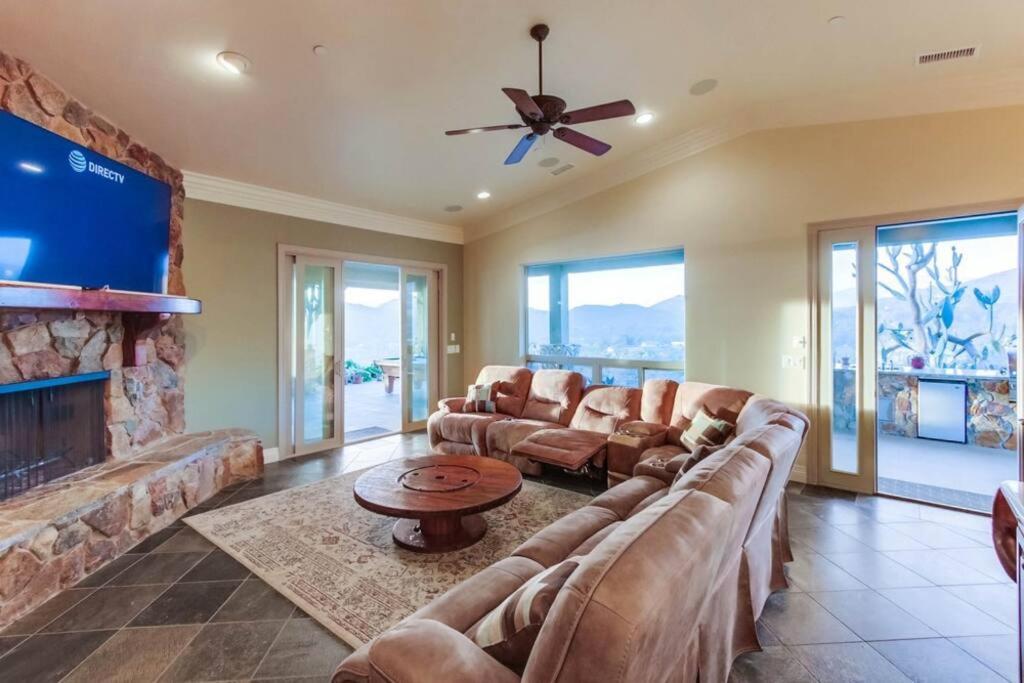 Gorgeous Private Estate with Pool & Pickleball Court