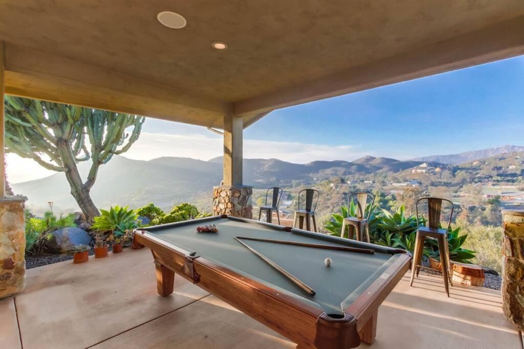 Gorgeous Private Estate with Pool & Pickleball Court