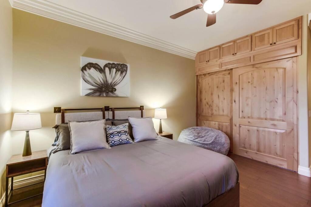 Gorgeous Private Estate with Pool & Pickleball Court