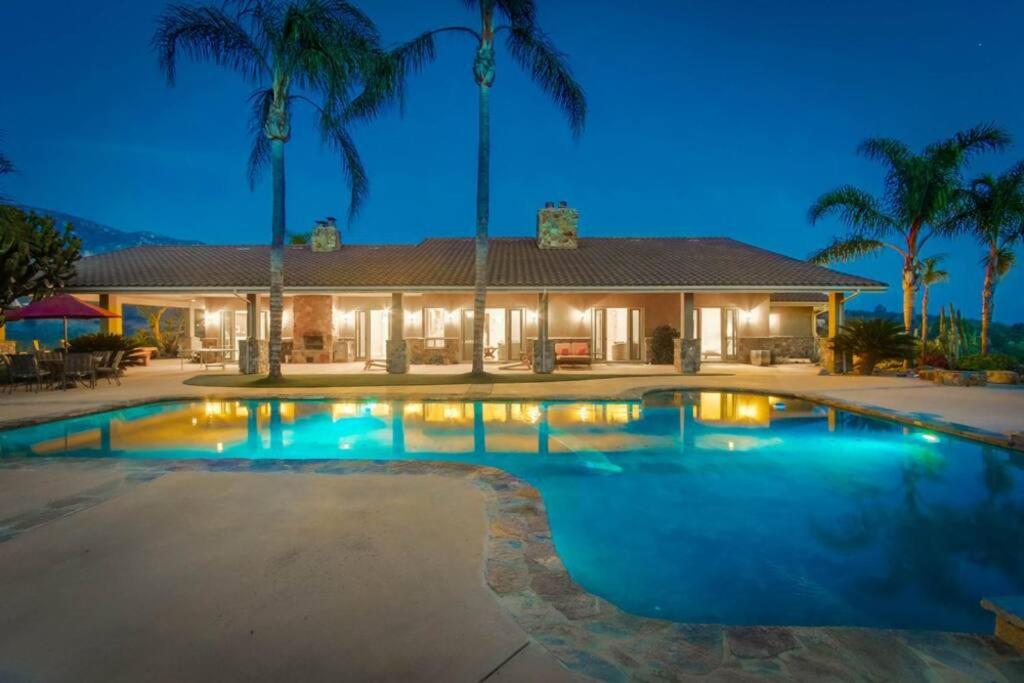Gorgeous Private Estate with Pool & Pickleball Court