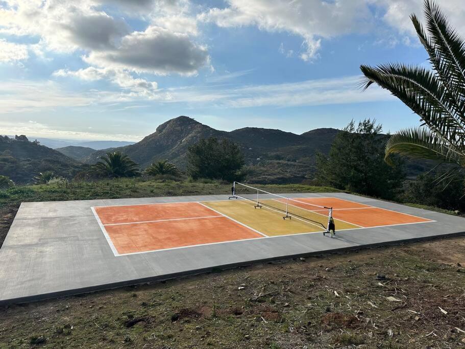 Gorgeous Private Estate with Pool & Pickleball Court