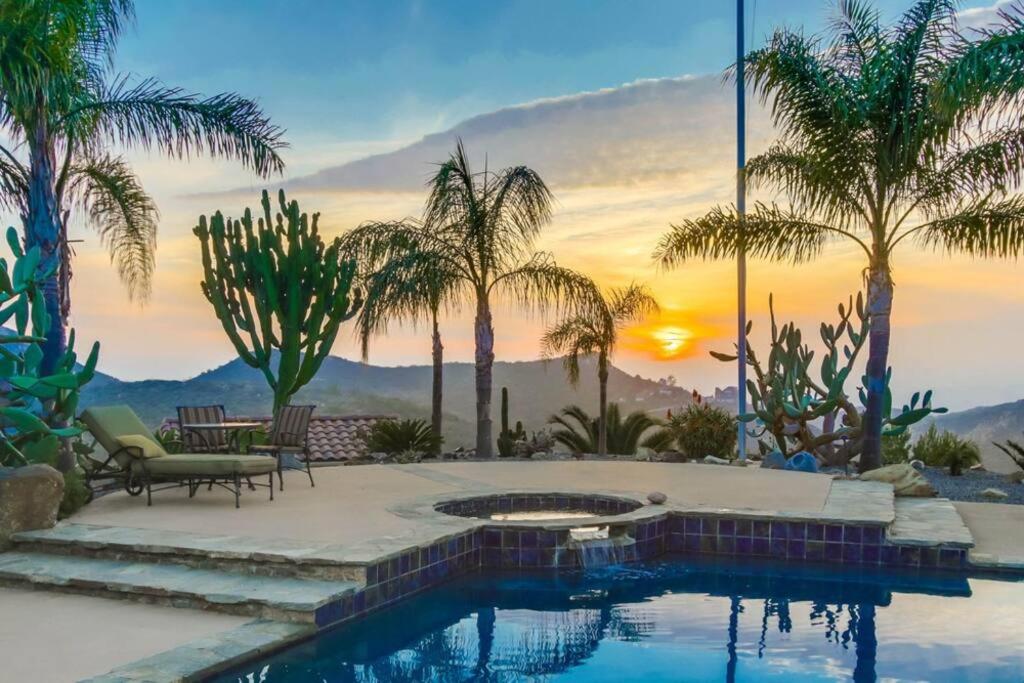 Gorgeous Private Estate with Pool & Pickleball Court