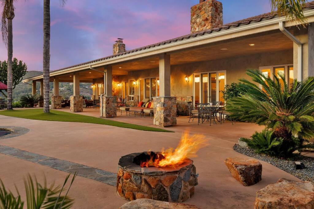 Gorgeous Private Estate with Pool & Pickleball Court