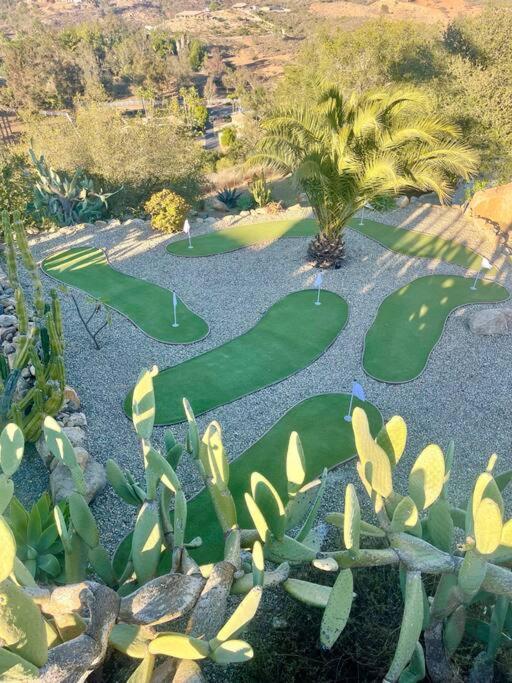 Gorgeous Private Estate with Pool & Pickleball Court