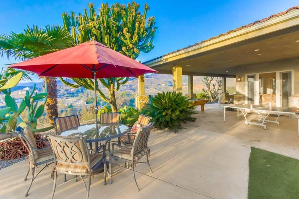 Gorgeous Private Estate with Pool & Pickleball Court