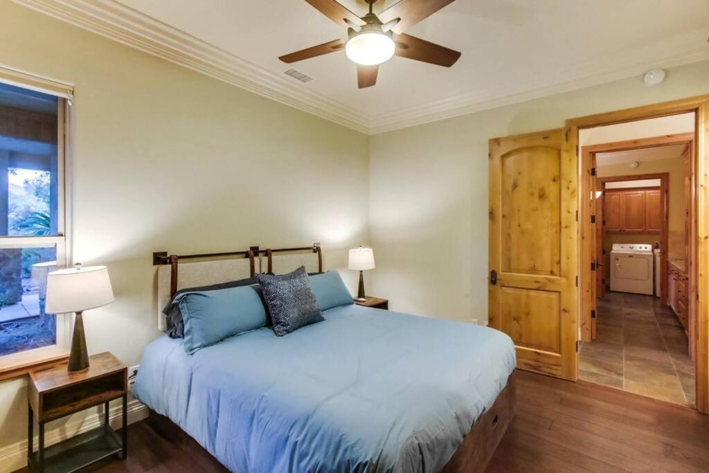 Gorgeous Private Estate with Pool & Pickleball Court