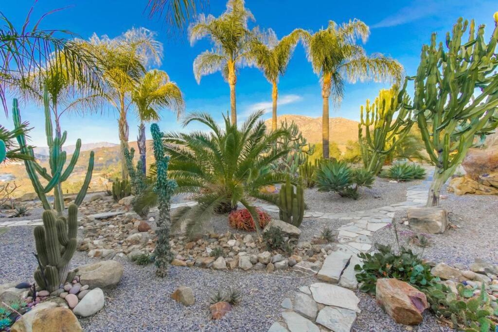 Gorgeous Private Estate with Pool & Pickleball Court