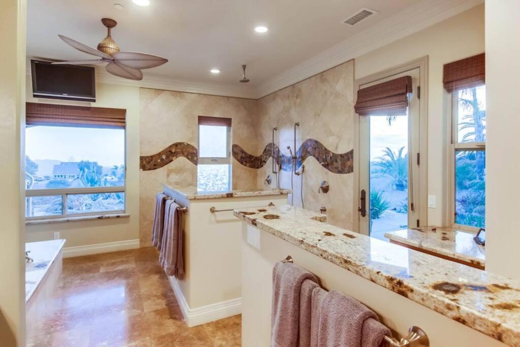 Gorgeous Private Estate with Pool & Pickleball Court
