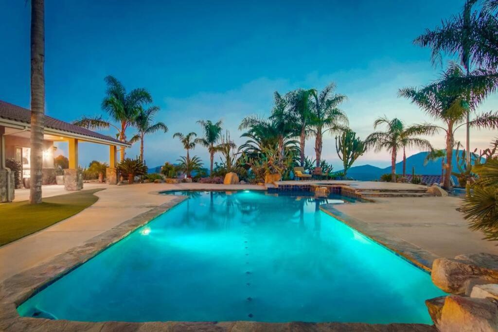 Gorgeous Private Estate with Pool & Pickleball Court