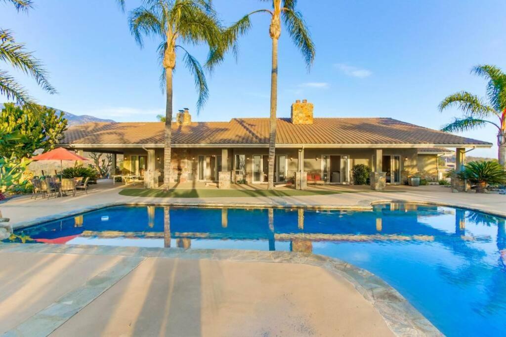 Gorgeous Private Estate with Pool & Pickleball Court