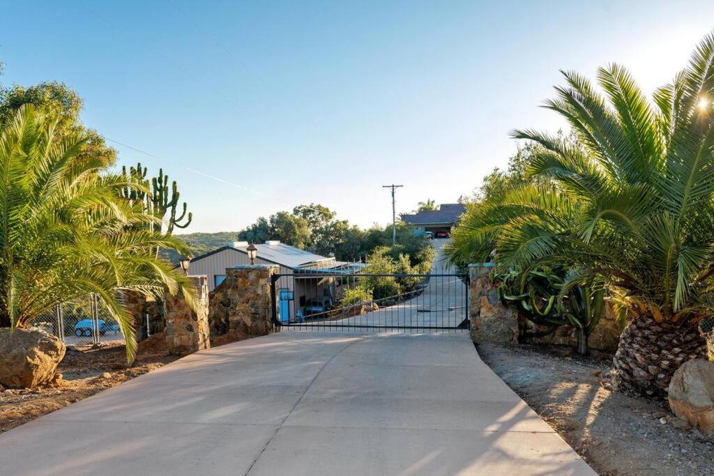 Gorgeous Private Estate with Pool & Pickleball Court