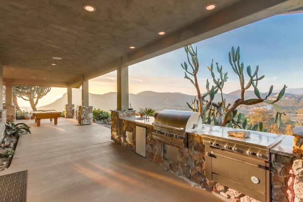 Gorgeous Private Estate with Pool & Pickleball Court